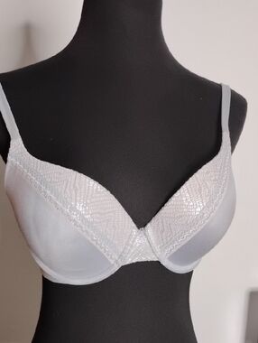 Victorias Secret Light Gray Lace-Accent Underwire Bra - Women Intimates